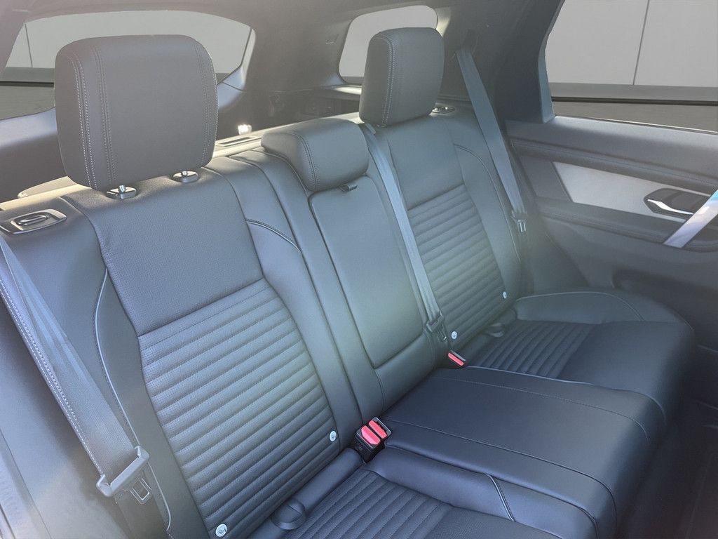 Land Rover Discovery Sport 2025