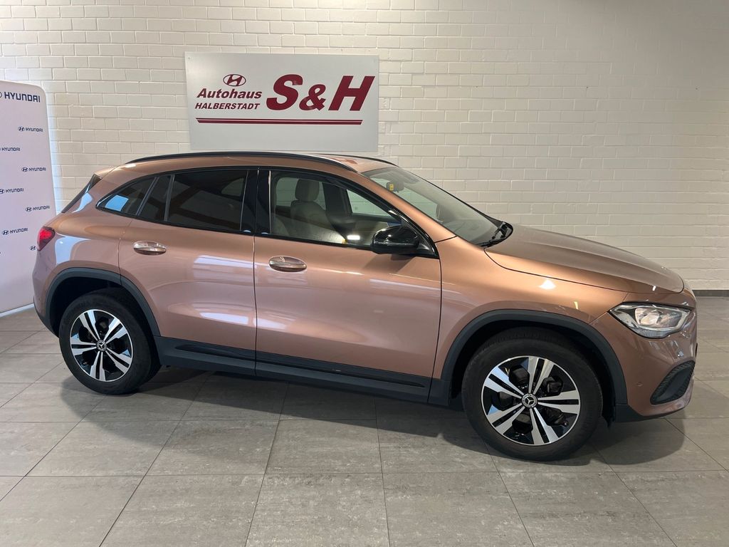 Mercedes-Benz GLA 200 2023