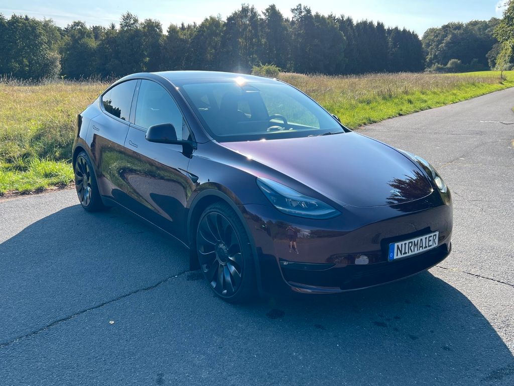 Tesla Model Y 2024