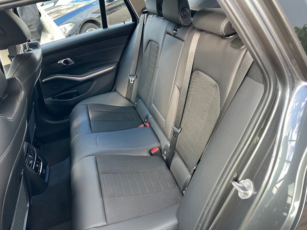 BMW 318 2022