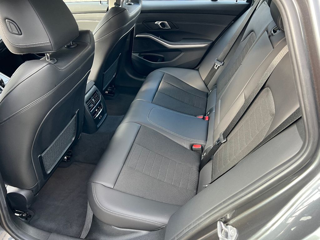 BMW 318 2022