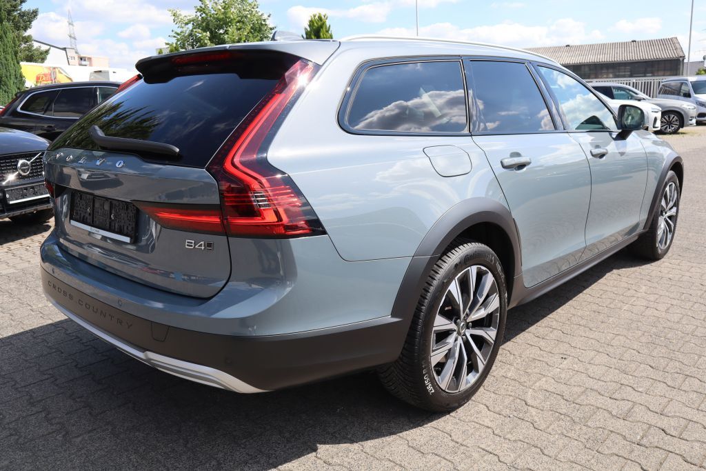 Volvo V90 Cross Country 2022