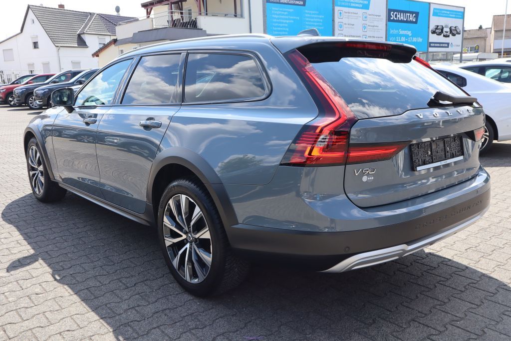 Volvo V90 Cross Country 2022
