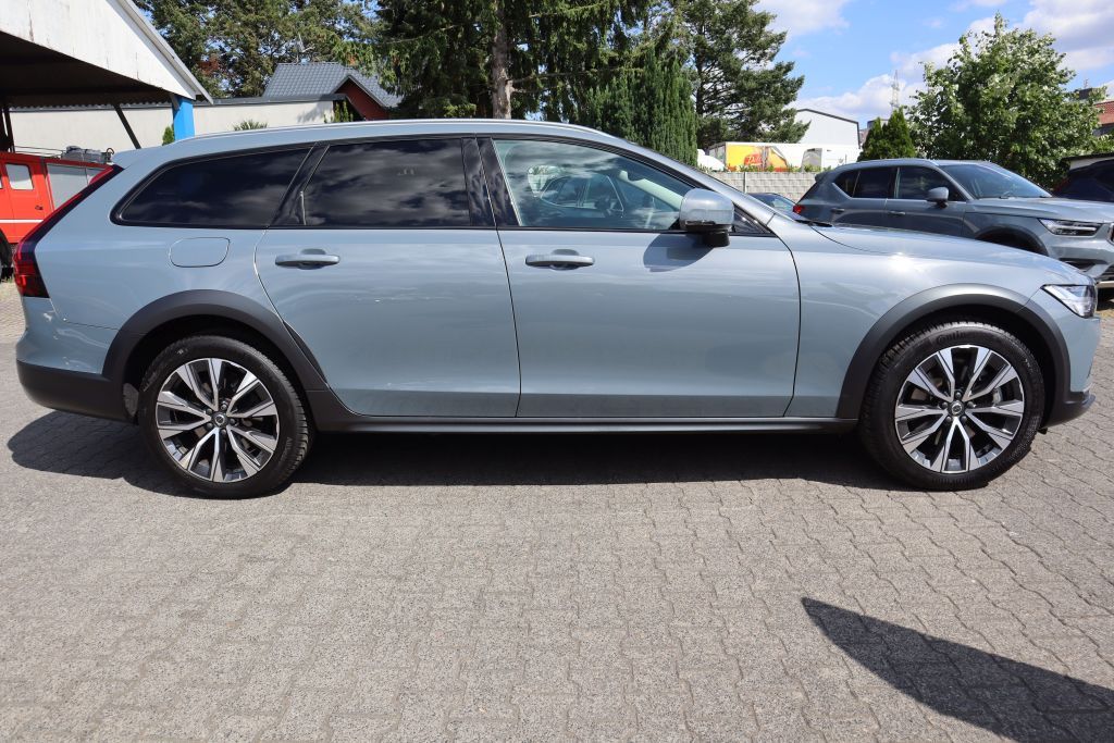 Volvo V90 Cross Country 2022