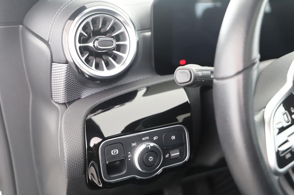 Mercedes-Benz CLA 180 2021