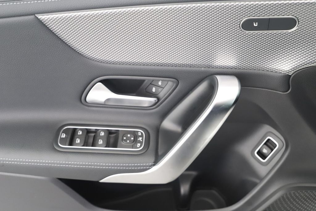 Mercedes-Benz CLA 180 2021