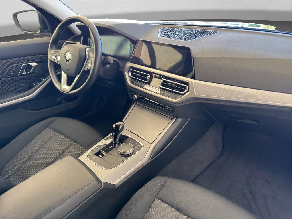 BMW 318 2022