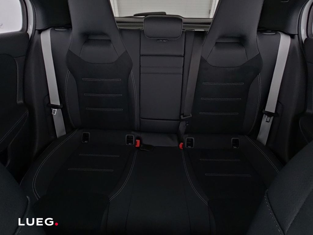 Mercedes-Benz A 180 2025