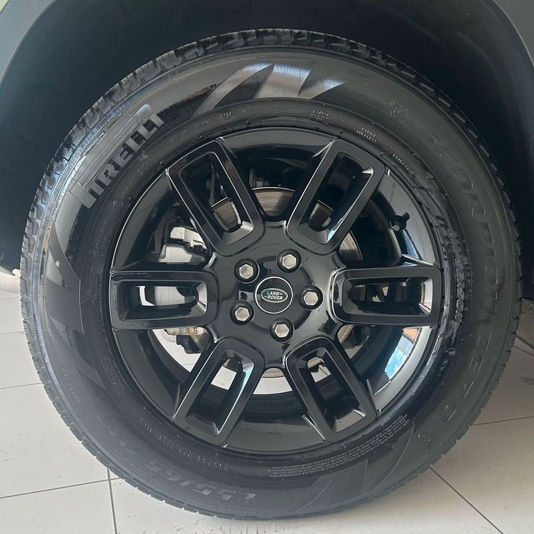 Land Rover Defender 2024