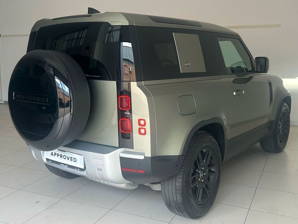 Land Rover Defender 2024