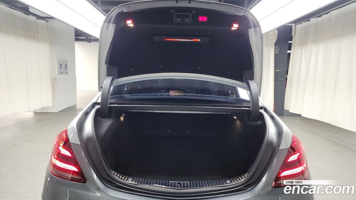 Mercedes-Benz S-Class 2020