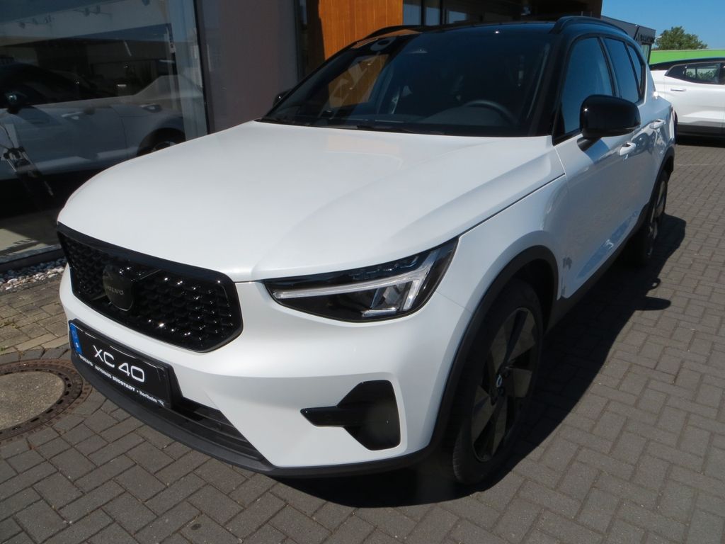 Volvo XC40 2025