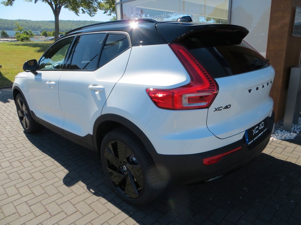 Volvo XC40 2025