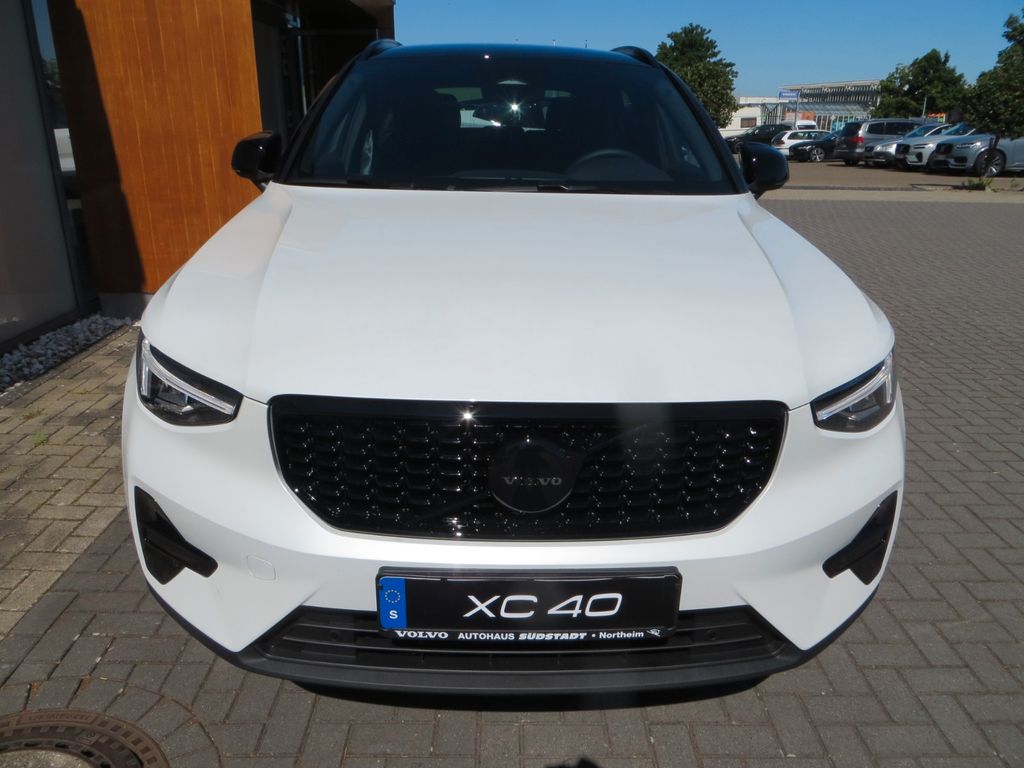 Volvo XC40 2025