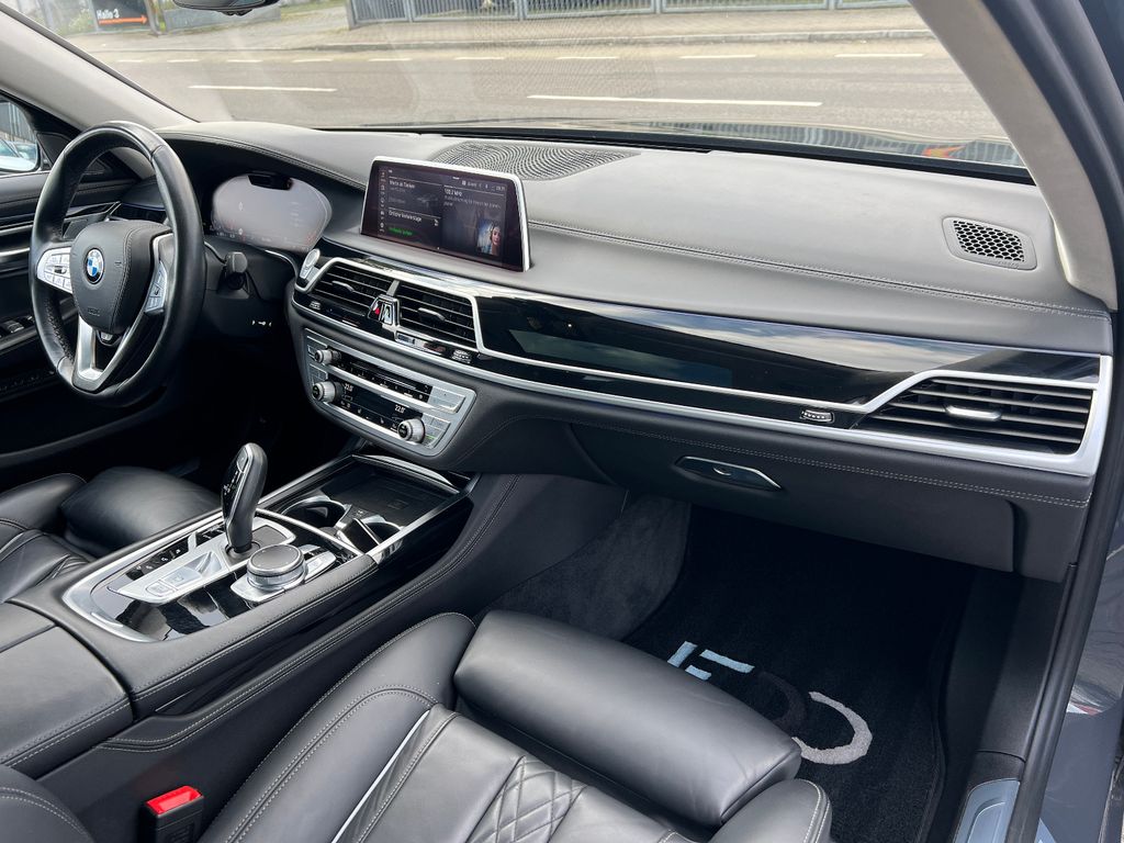 BMW 750 2019