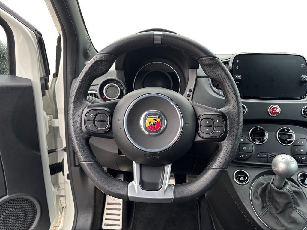 Abarth 695 2024