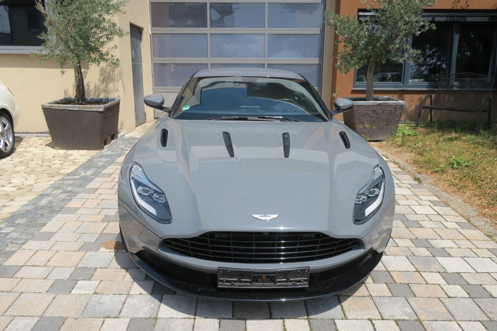 Aston Martin DB11 2016