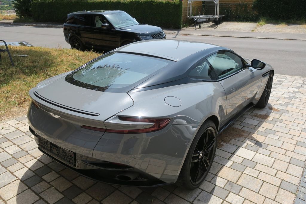 Aston Martin DB11 2016