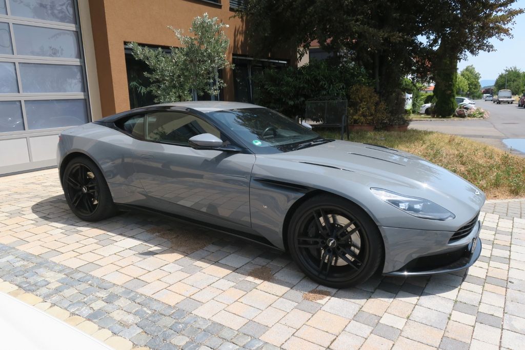 Aston Martin DB11 2016