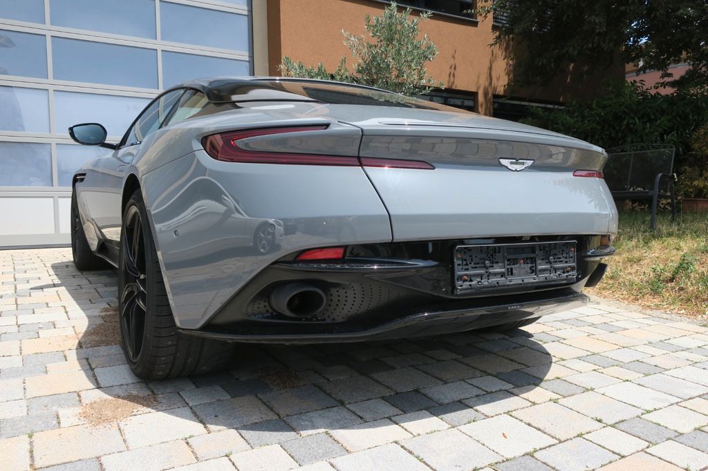 Aston Martin DB11 2016