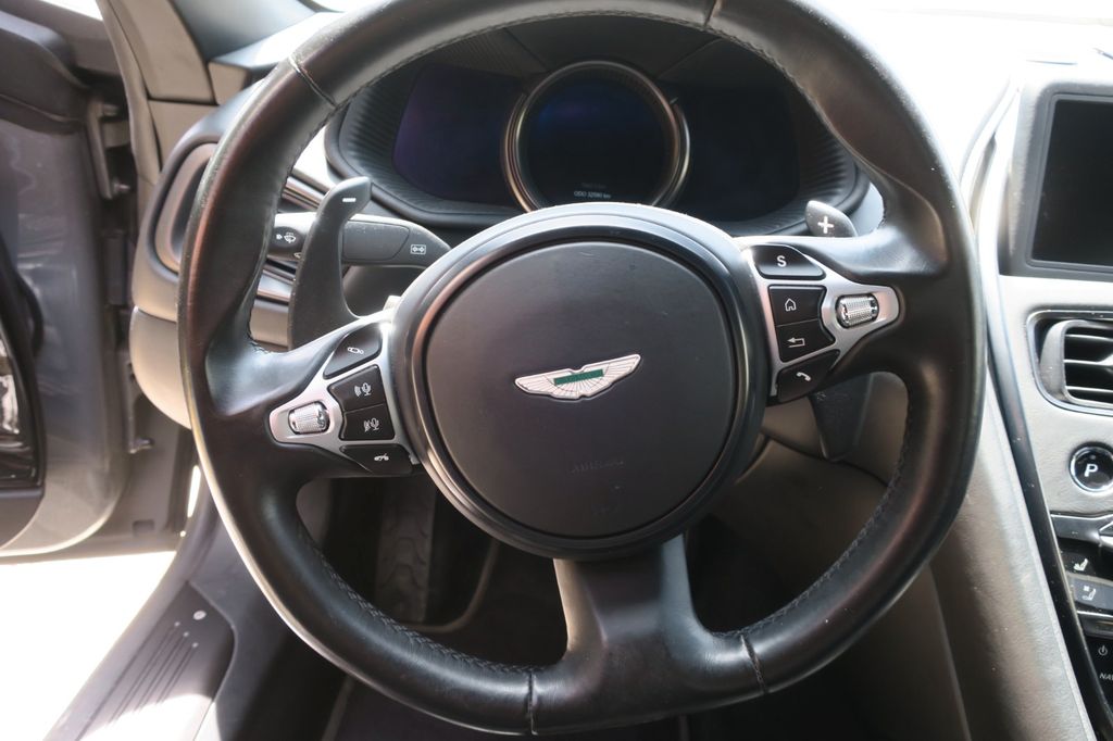 Aston Martin DB11 2016