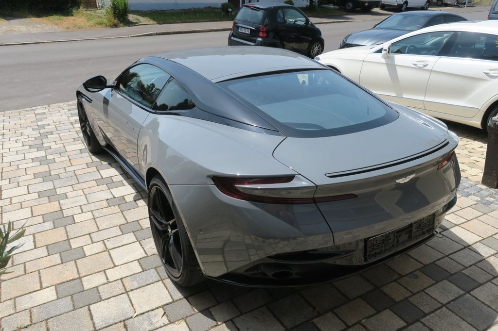 Aston Martin DB11 2016