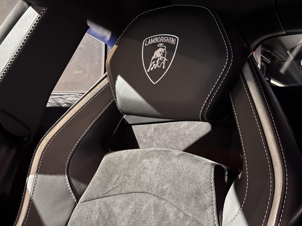Lamborghini Aventador 2022