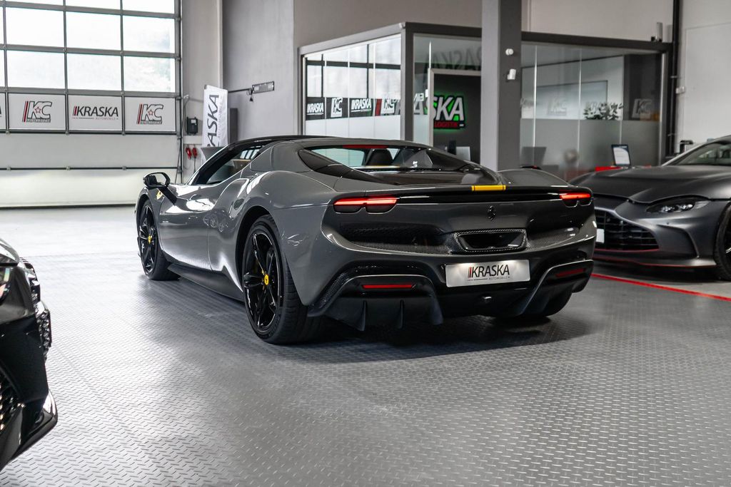 Ferrari 296 GTS 2024