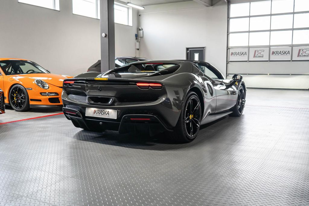 Ferrari 296 GTS 2024