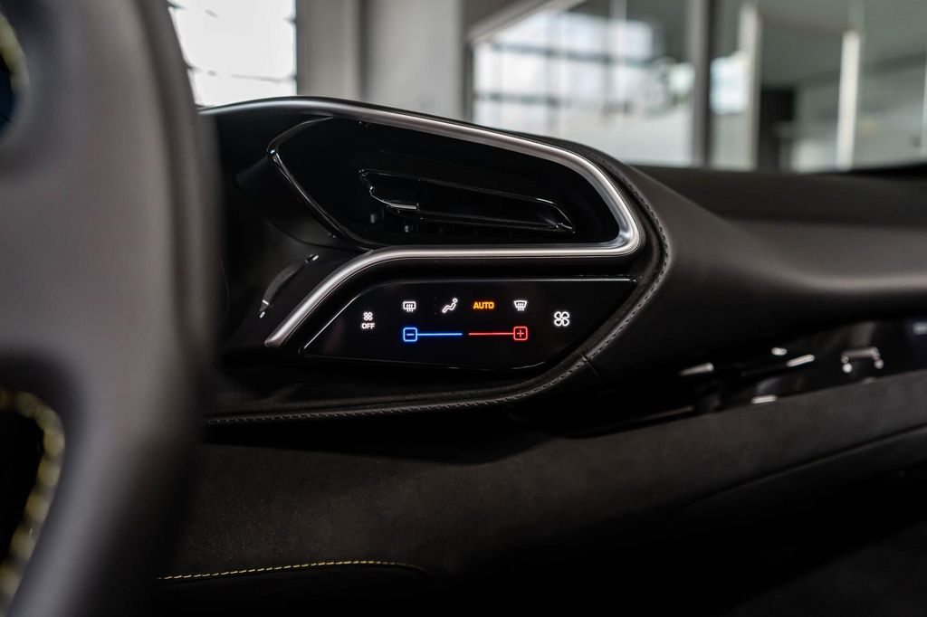 Ferrari 296 GTS 2024