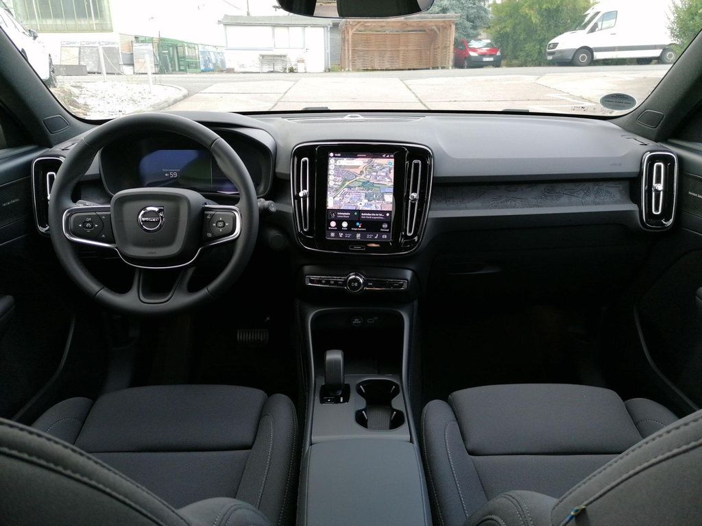 Volvo EX40 2025