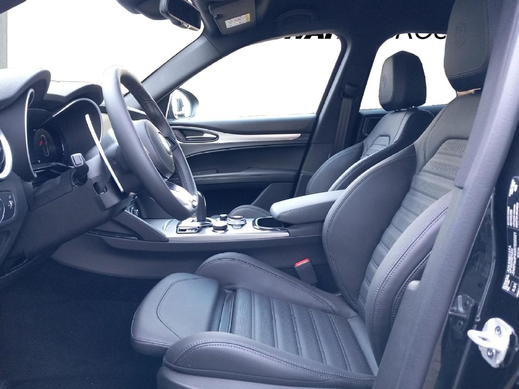 Alfa Romeo Stelvio 2025