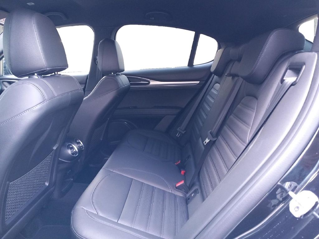 Alfa Romeo Stelvio 2025