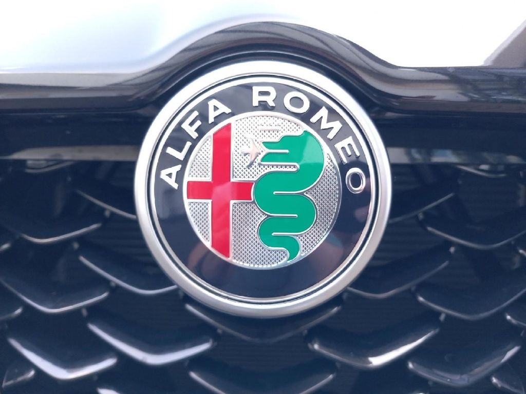 Alfa Romeo Stelvio 2025