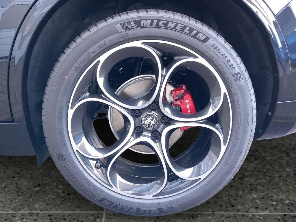 Alfa Romeo Stelvio 2025