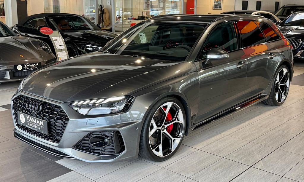 Audi RS4 2025