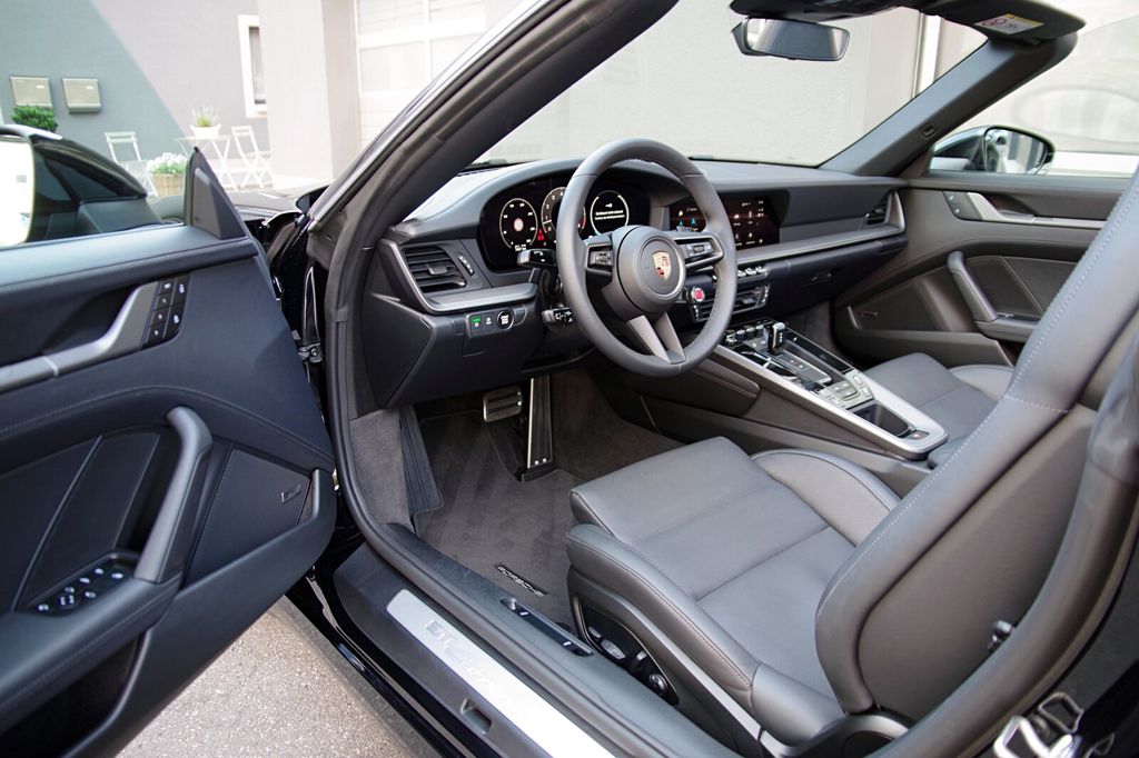 Porsche 992 2025