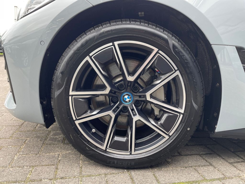 BMW i4 2023