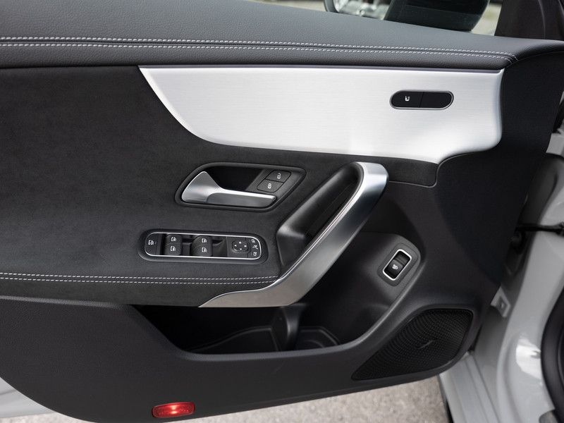 Mercedes-Benz CLA 220 2025