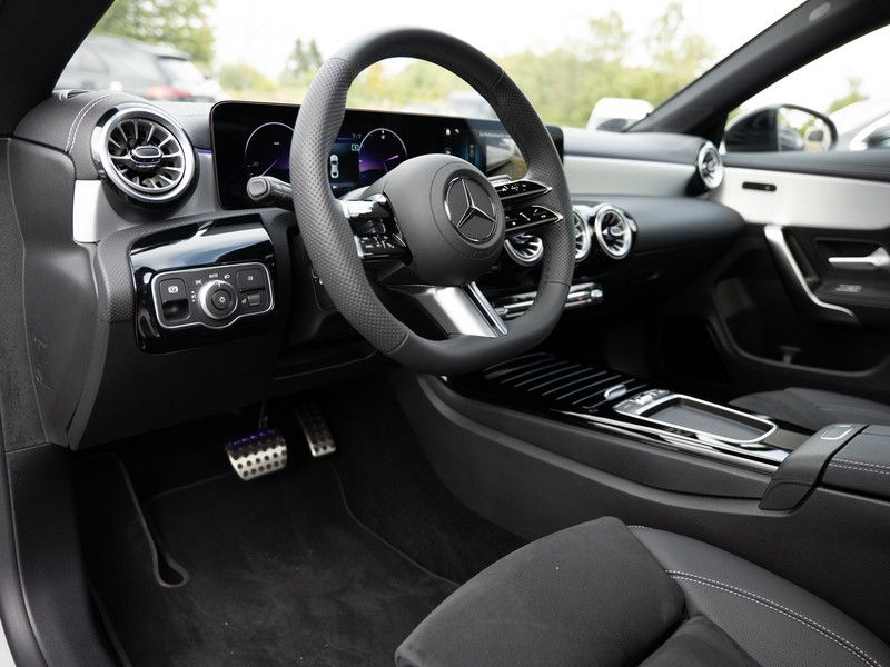 Mercedes-Benz CLA 220 2025