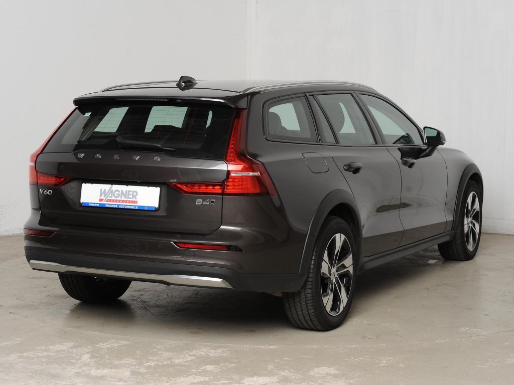 Volvo V60 Cross Country 2023
