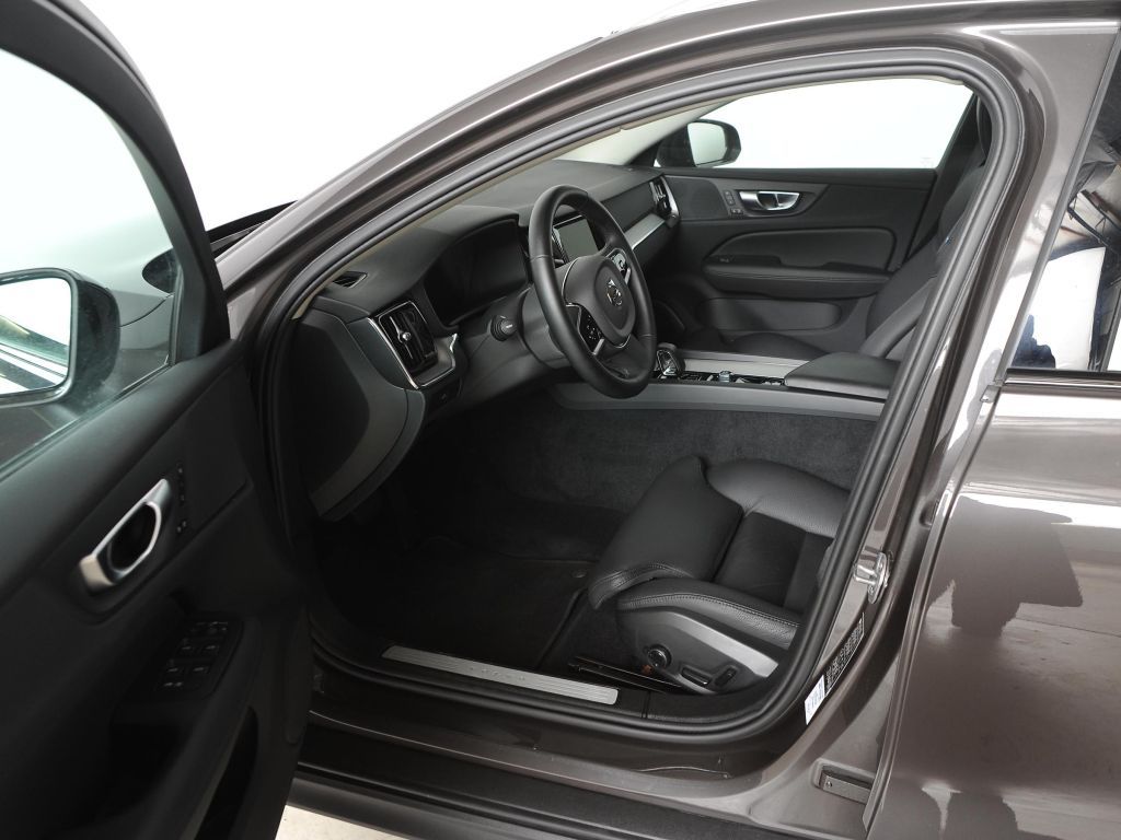 Volvo V60 Cross Country 2023