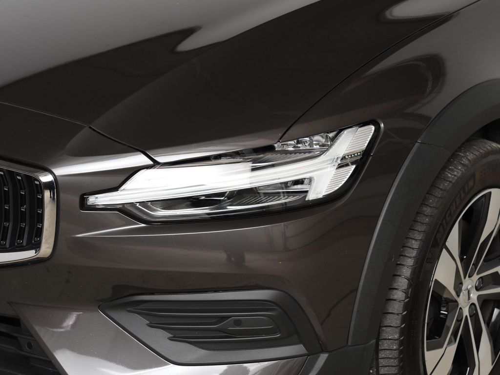 Volvo V60 Cross Country 2023