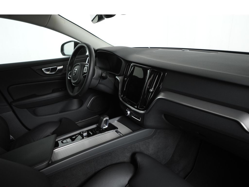 Volvo V60 Cross Country 2023