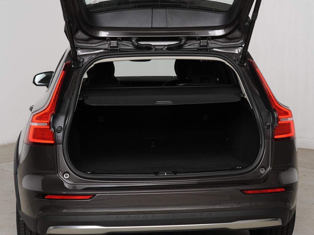 Volvo V60 Cross Country 2023