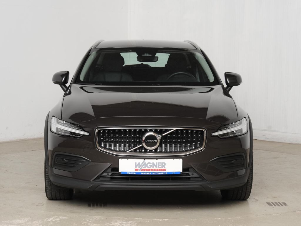 Volvo V60 Cross Country 2023