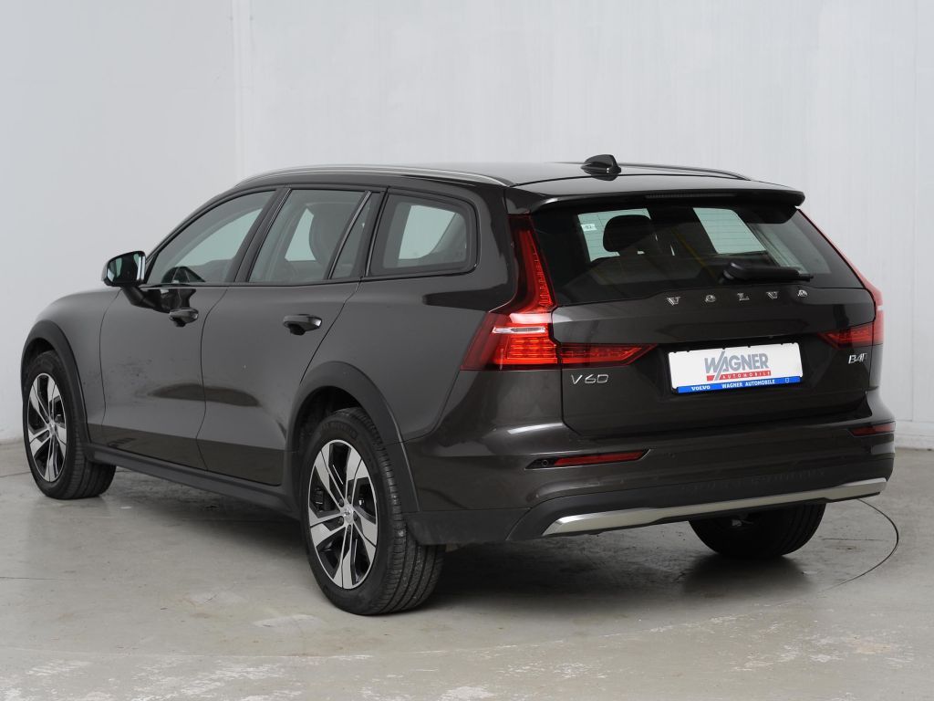 Volvo V60 Cross Country 2023