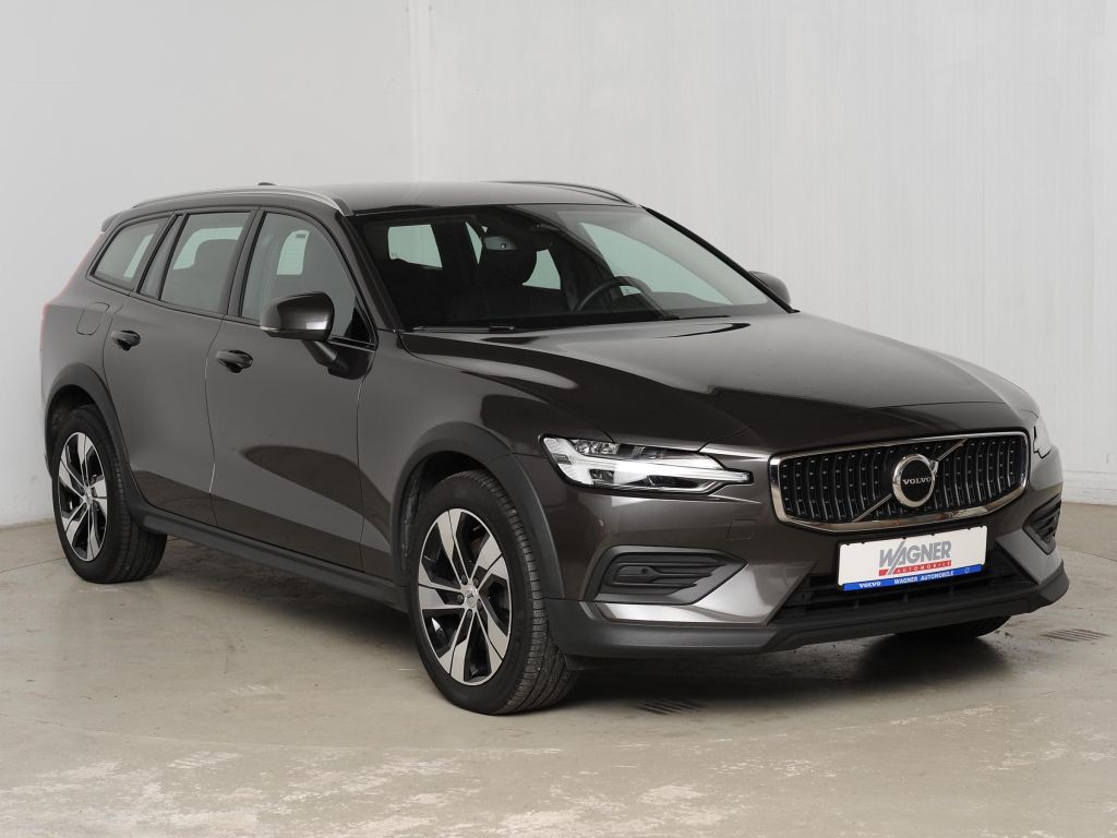 Volvo V60 Cross Country 2023