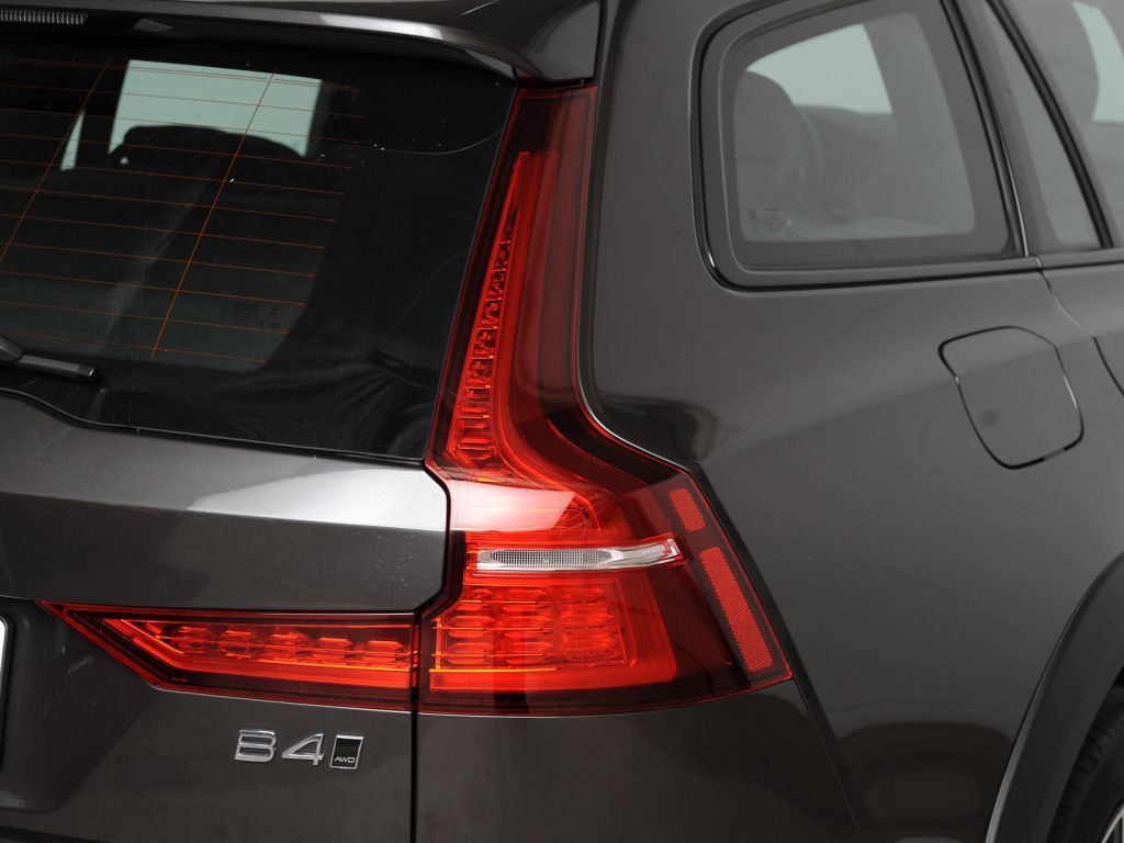 Volvo V60 Cross Country 2023