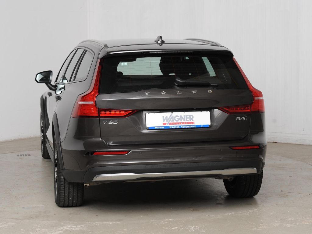 Volvo V60 Cross Country 2023